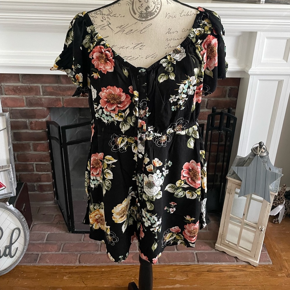 Torrid - Sz 0 - black floral babysoll top